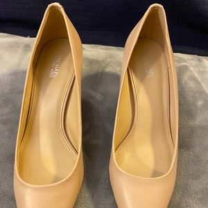 Michael Kors Flex Kitten Pump